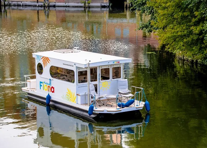 Hausboot Fiona Im Yachthafen Berlin-Schmoeckwitz Auf Der Spree Und Dem Mueggelsee Von Anfang April Bis Ende Oktober