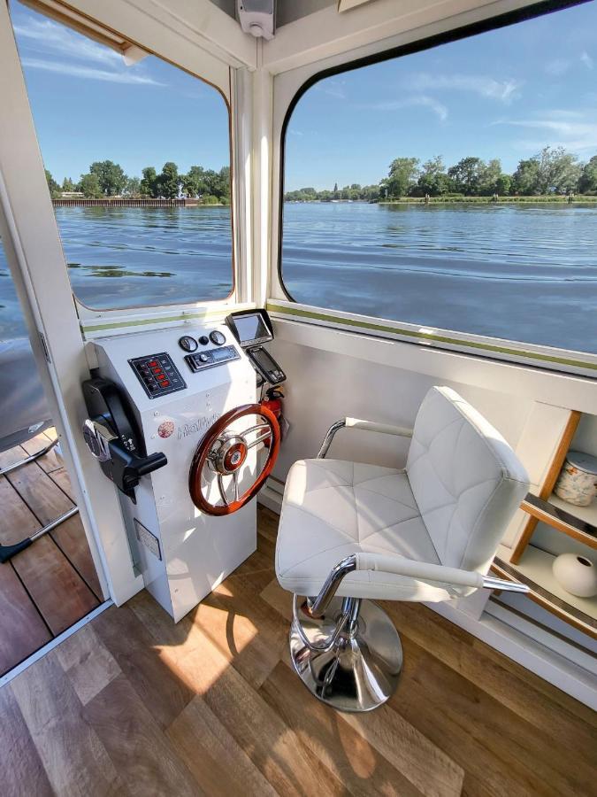 Hausboot Fiona Im Yachthafen Berlin-schmoeckwitz Auf Der Spree Und Dem Mueggelsee Von Anfang April Bis Ende Oktober